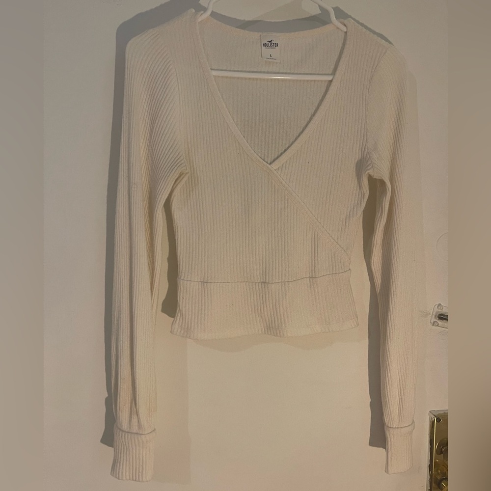 Hollister Small Cream V-neck
